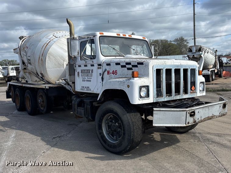image for item EA4769 1988 International F2574 ready mix truck