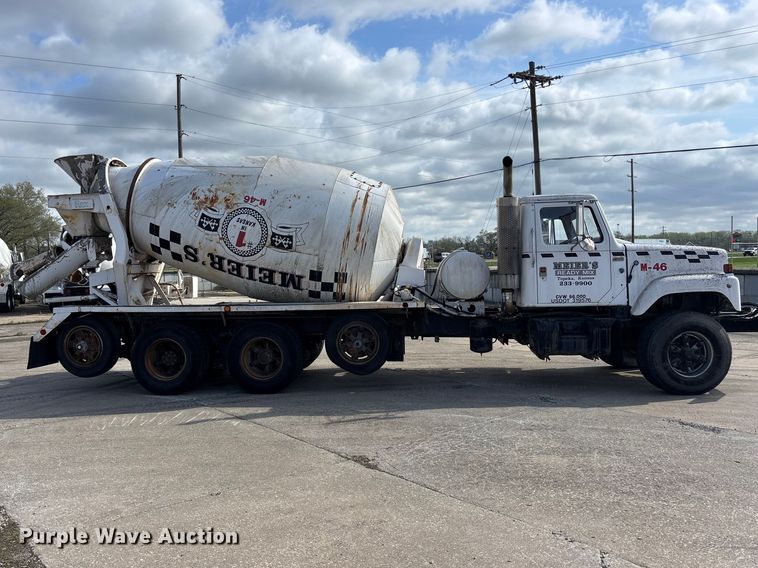 image for item EA4769 1988 International F2574 ready mix truck