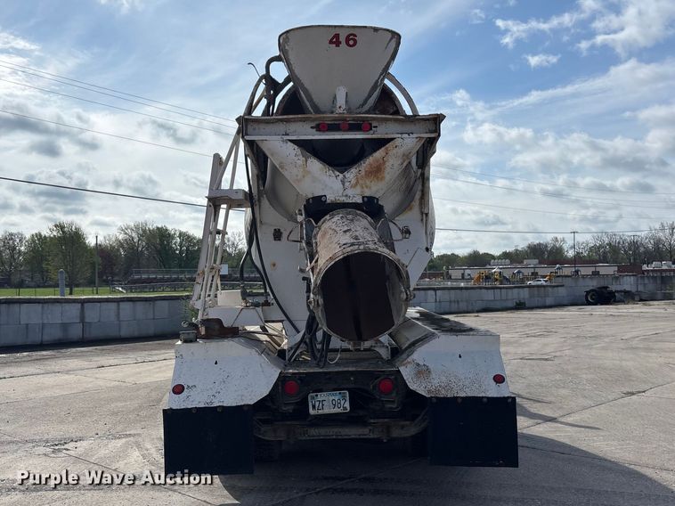 image for item EA4769 1988 International F2574 ready mix truck