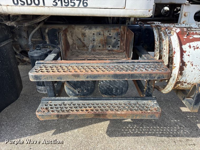 image for item EA4769 1988 International F2574 ready mix truck