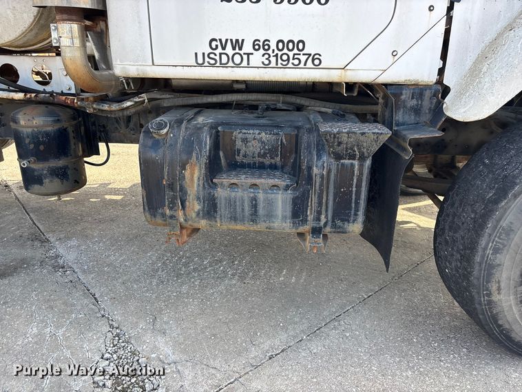 image for item EA4769 1988 International F2574 ready mix truck