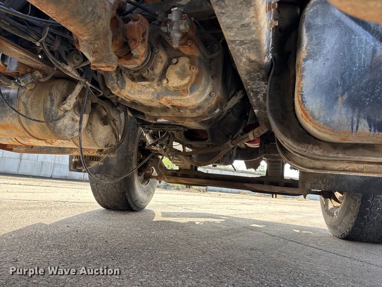 image for item EA4769 1988 International F2574 ready mix truck