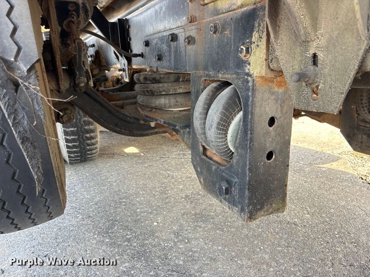 image for item EA4769 1988 International F2574 ready mix truck