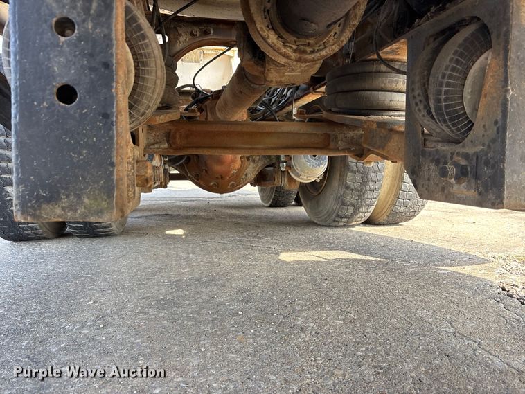 image for item EA4769 1988 International F2574 ready mix truck