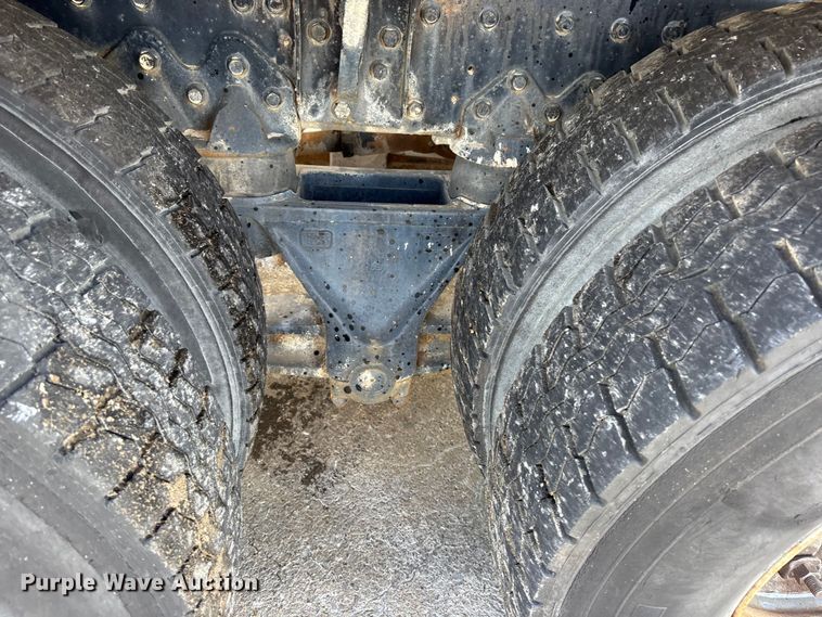 image for item EA4769 1988 International F2574 ready mix truck