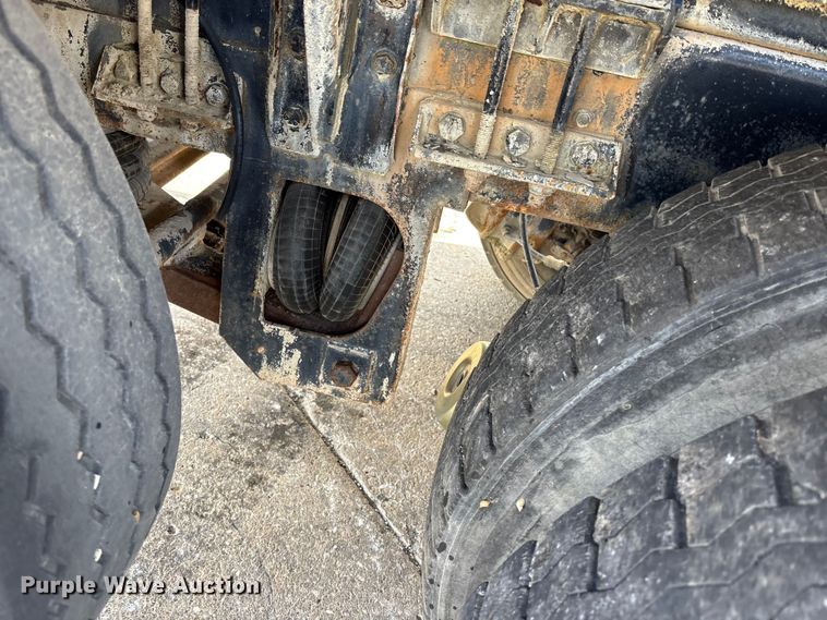 image for item EA4769 1988 International F2574 ready mix truck