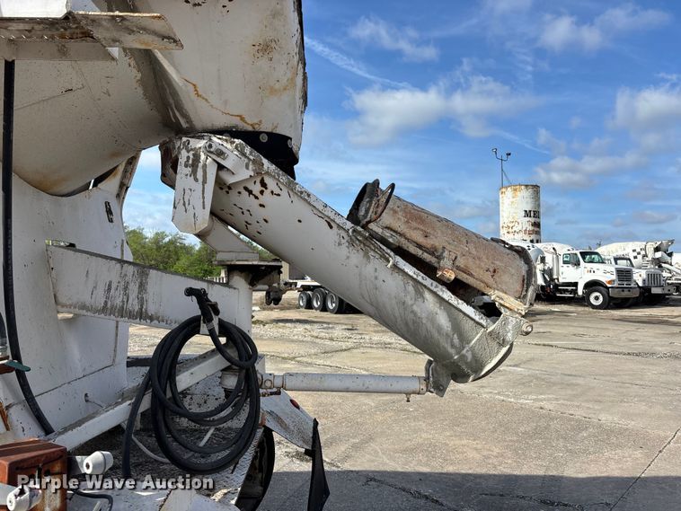 image for item EA4769 1988 International F2574 ready mix truck