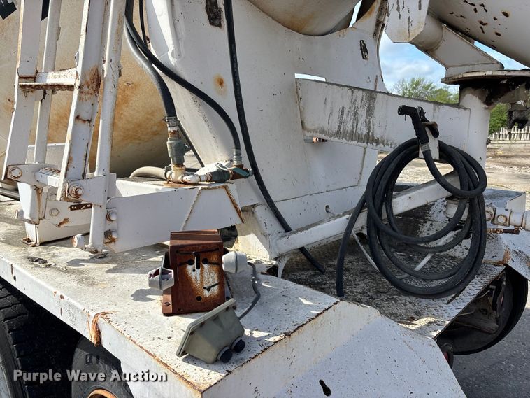 image for item EA4769 1988 International F2574 ready mix truck