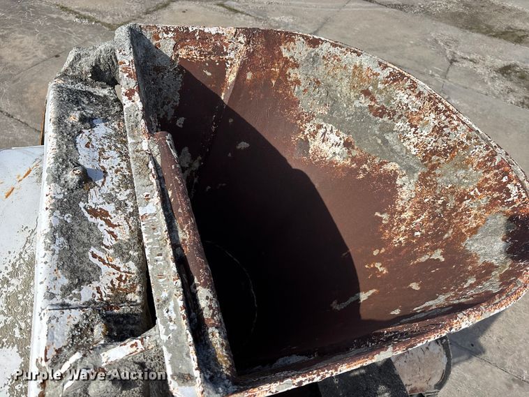 image for item EA4769 1988 International F2574 ready mix truck