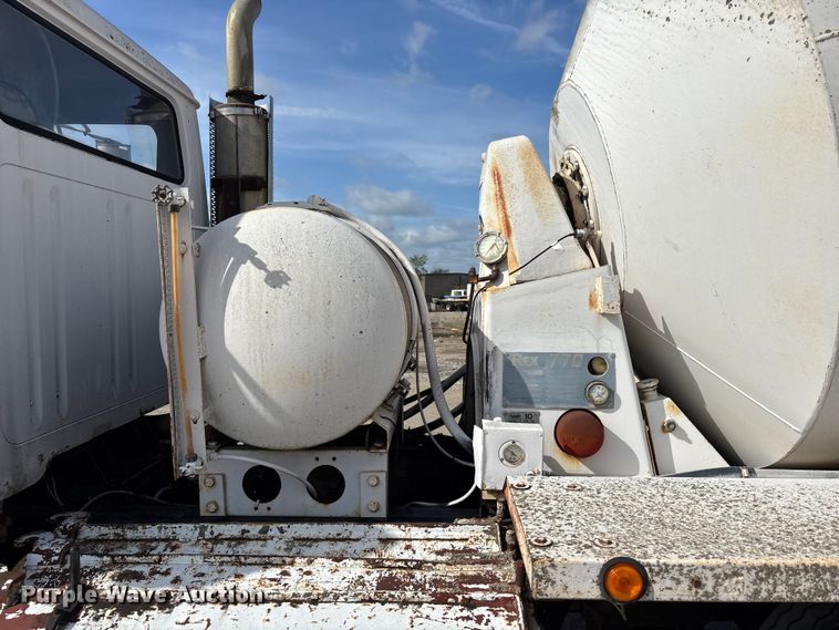 image for item EA4769 1988 International F2574 ready mix truck