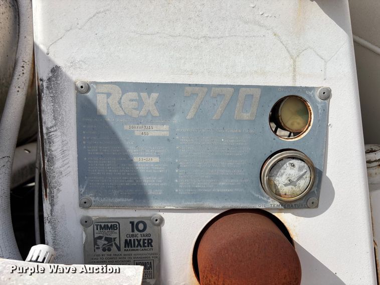 image for item EA4769 1988 International F2574 ready mix truck