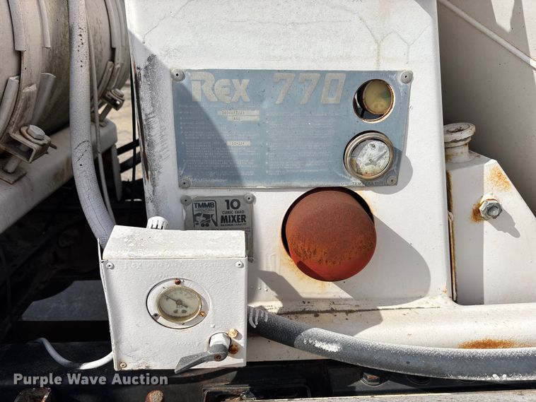 image for item EA4769 1988 International F2574 ready mix truck