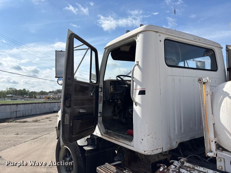 image for item EA4769 1988 International F2574 ready mix truck