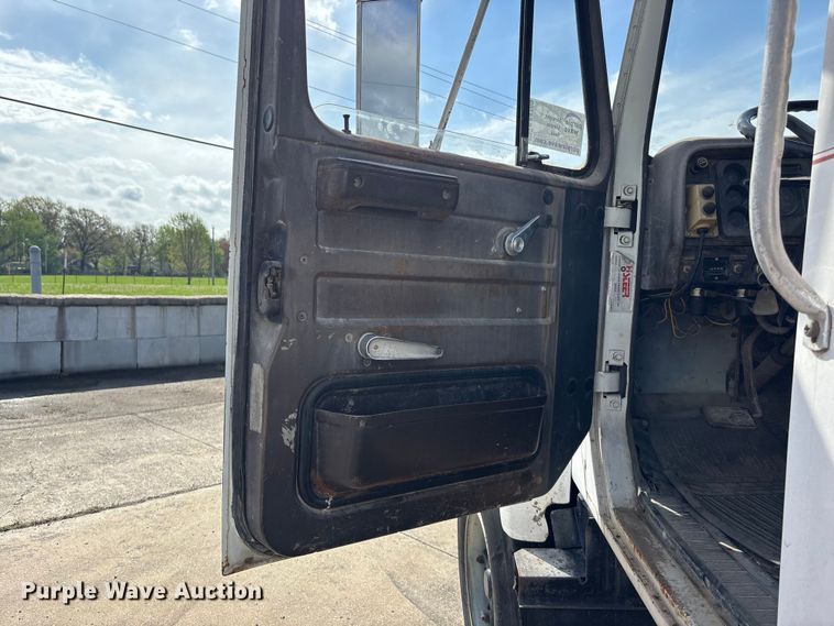 image for item EA4769 1988 International F2574 ready mix truck