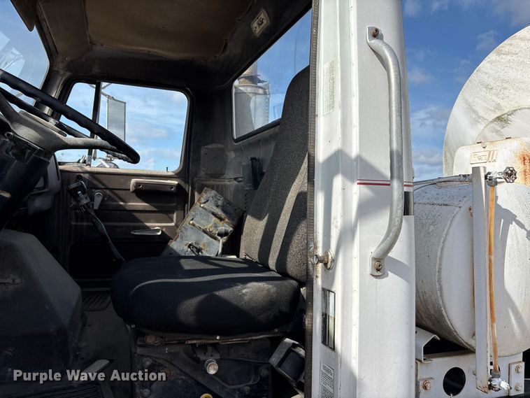 image for item EA4769 1988 International F2574 ready mix truck