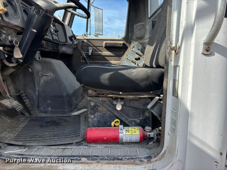 image for item EA4769 1988 International F2574 ready mix truck