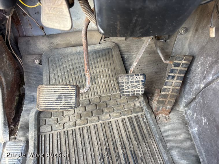 image for item EA4769 1988 International F2574 ready mix truck