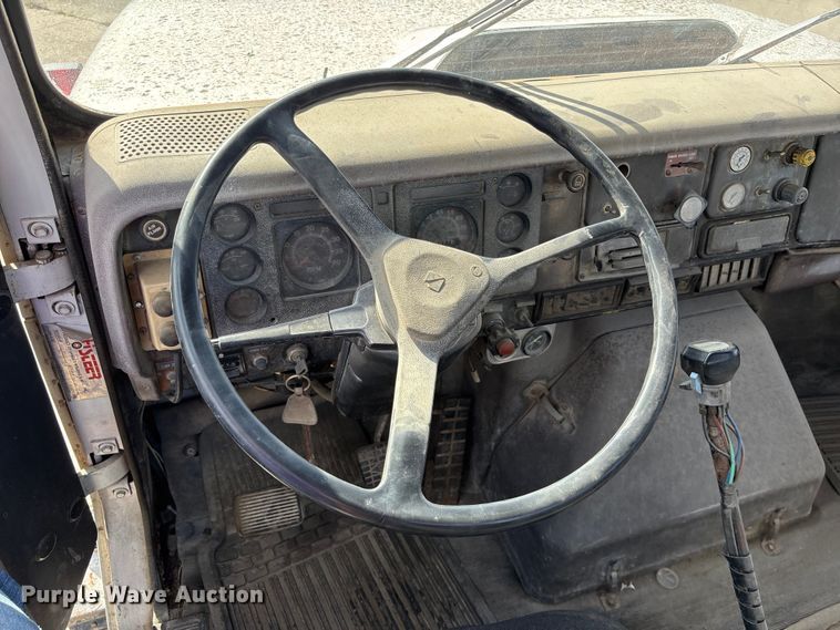 image for item EA4769 1988 International F2574 ready mix truck