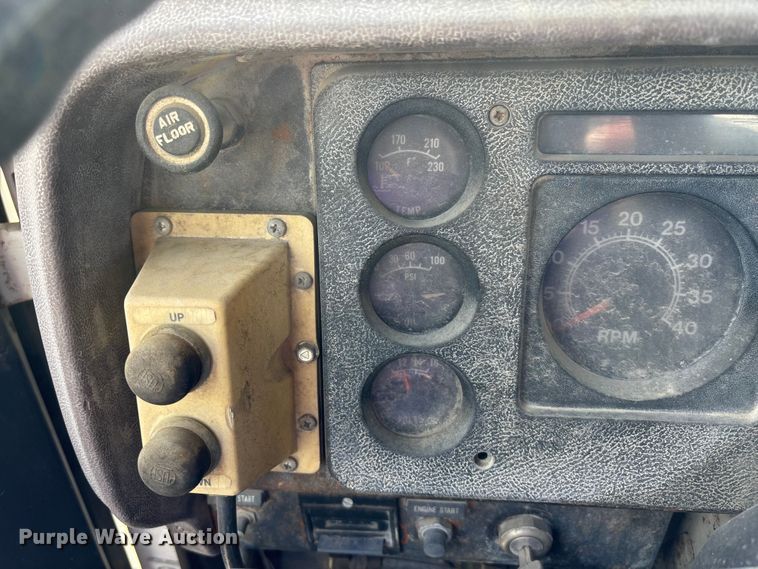 image for item EA4769 1988 International F2574 ready mix truck