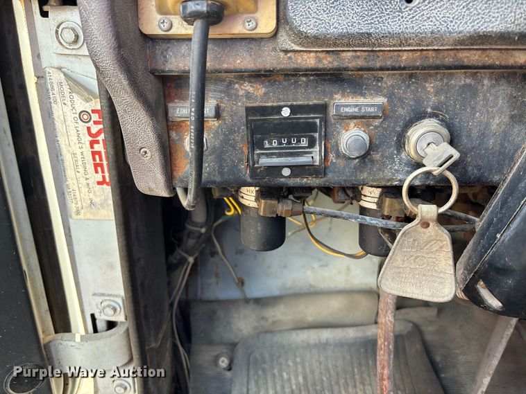 image for item EA4769 1988 International F2574 ready mix truck