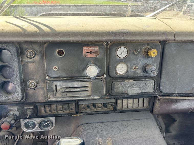 image for item EA4769 1988 International F2574 ready mix truck