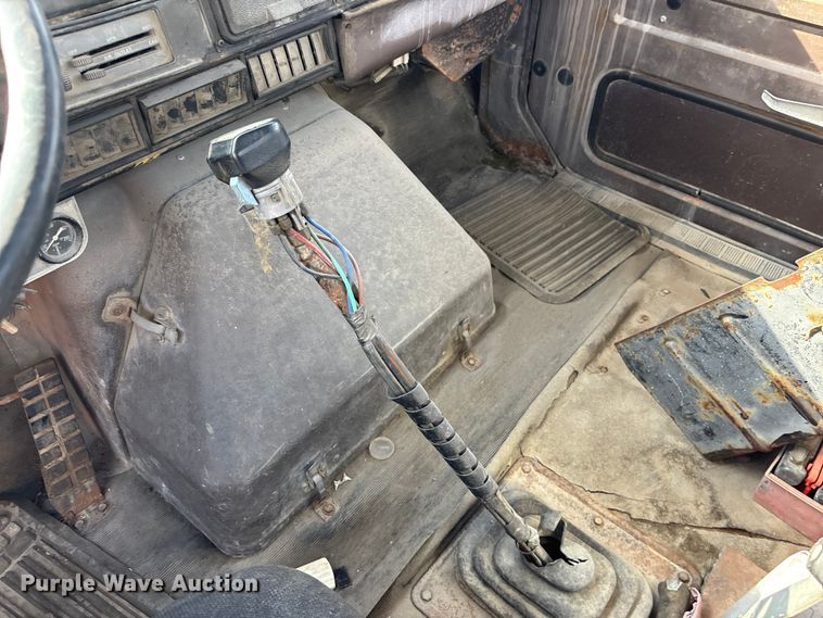 image for item EA4769 1988 International F2574 ready mix truck