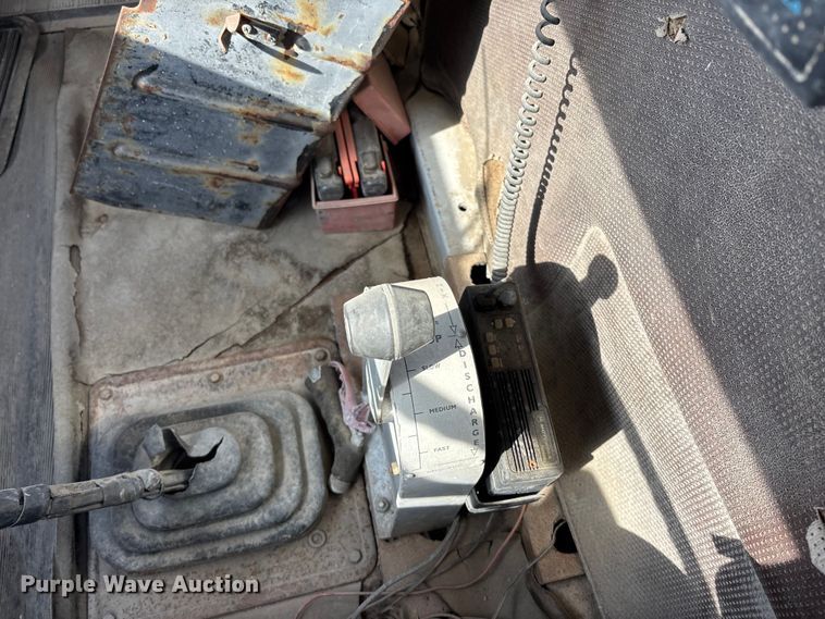 image for item EA4769 1988 International F2574 ready mix truck