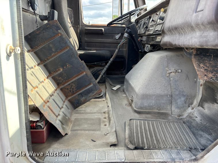 image for item EA4769 1988 International F2574 ready mix truck