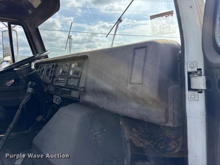 image for item EA4769 1988 International F2574 ready mix truck