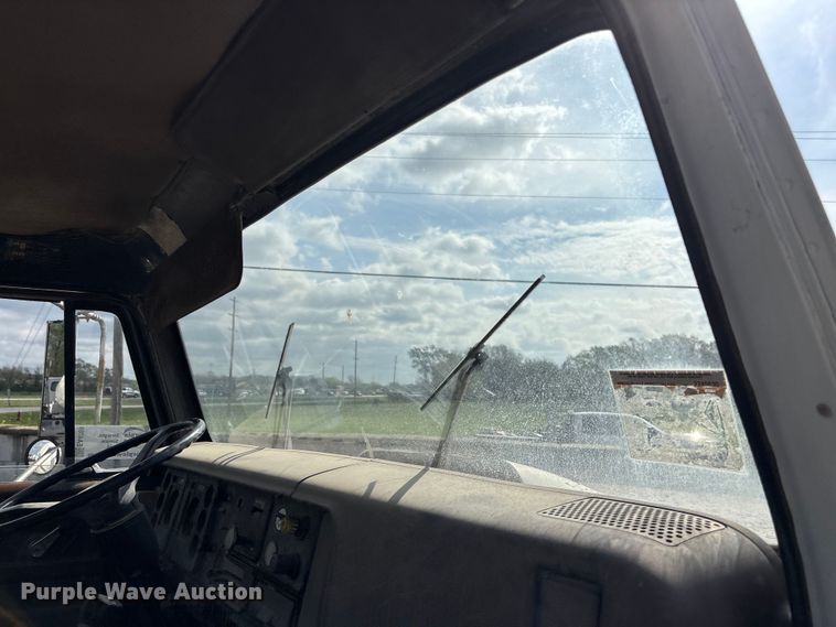 image for item EA4769 1988 International F2574 ready mix truck