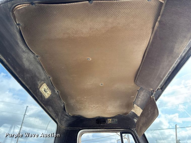 image for item EA4769 1988 International F2574 ready mix truck