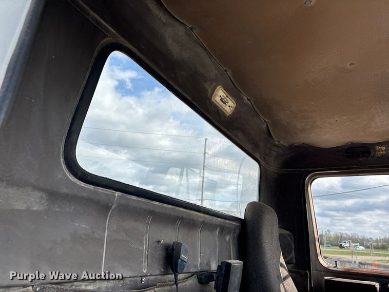 image for item EA4769 1988 International F2574 ready mix truck