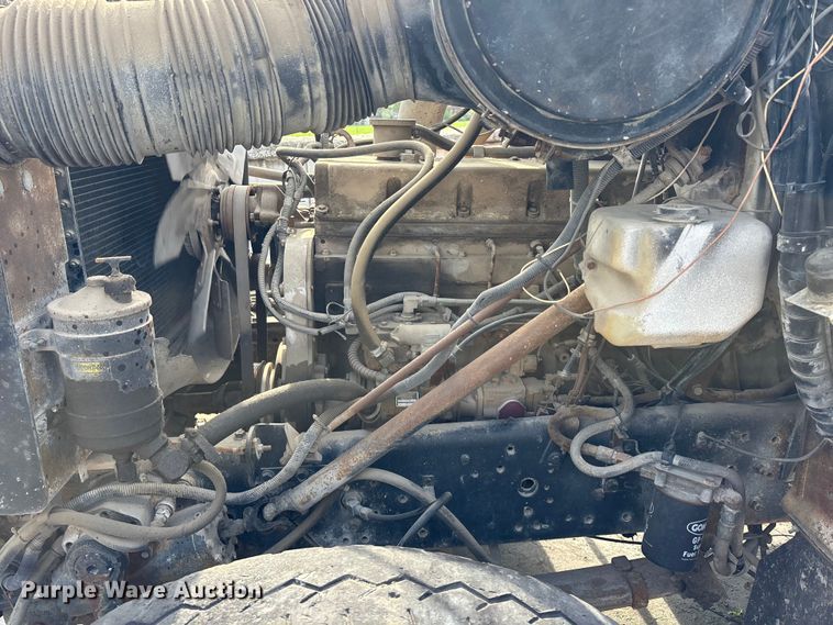 image for item EA4769 1988 International F2574 ready mix truck