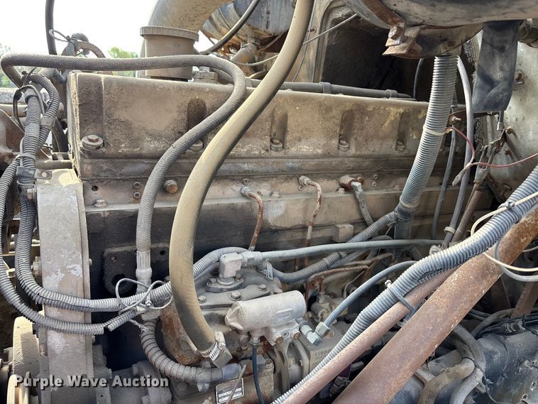 image for item EA4769 1988 International F2574 ready mix truck
