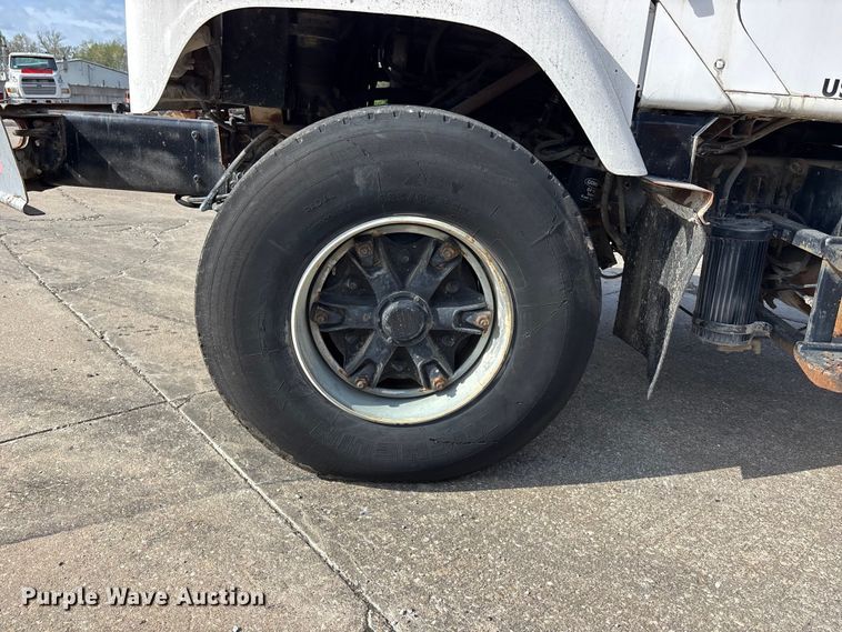 image for item EA4769 1988 International F2574 ready mix truck