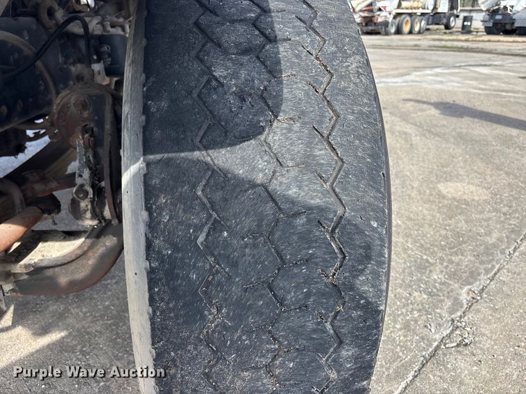 image for item EA4769 1988 International F2574 ready mix truck