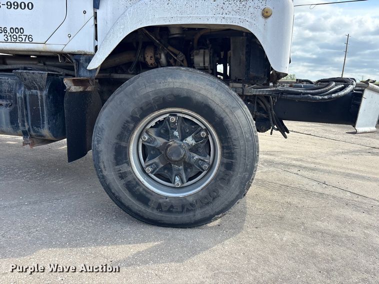 image for item EA4769 1988 International F2574 ready mix truck