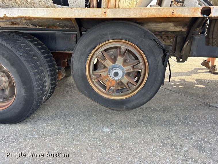 image for item EA4769 1988 International F2574 ready mix truck