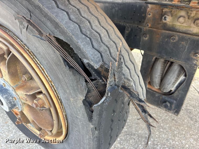 image for item EA4769 1988 International F2574 ready mix truck