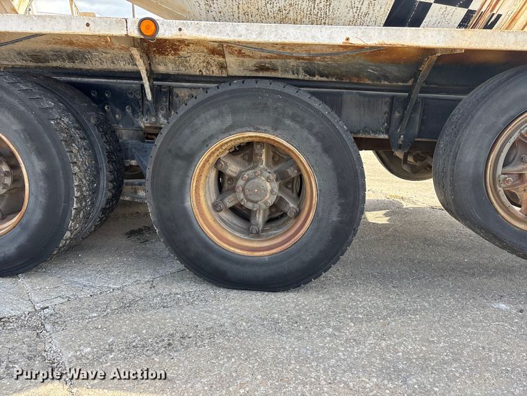 image for item EA4769 1988 International F2574 ready mix truck