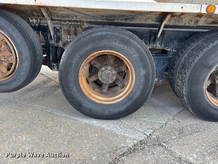 image for item EA4769 1988 International F2574 ready mix truck