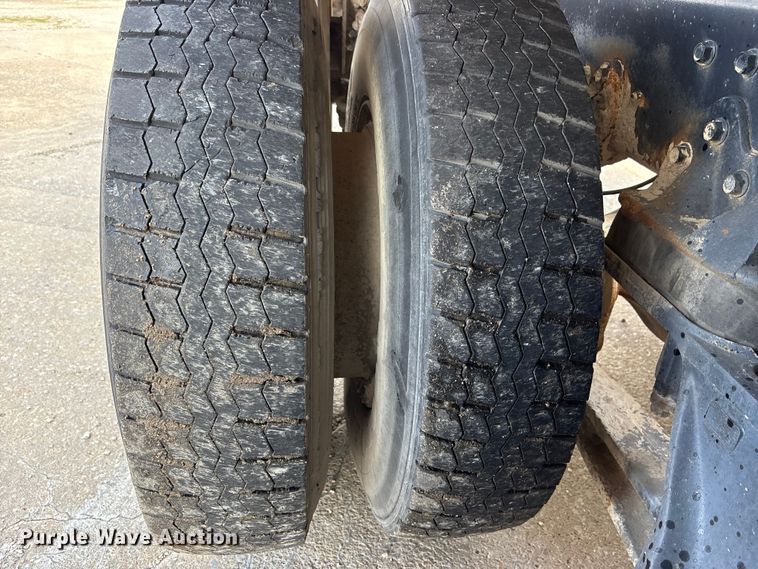 image for item EA4769 1988 International F2574 ready mix truck