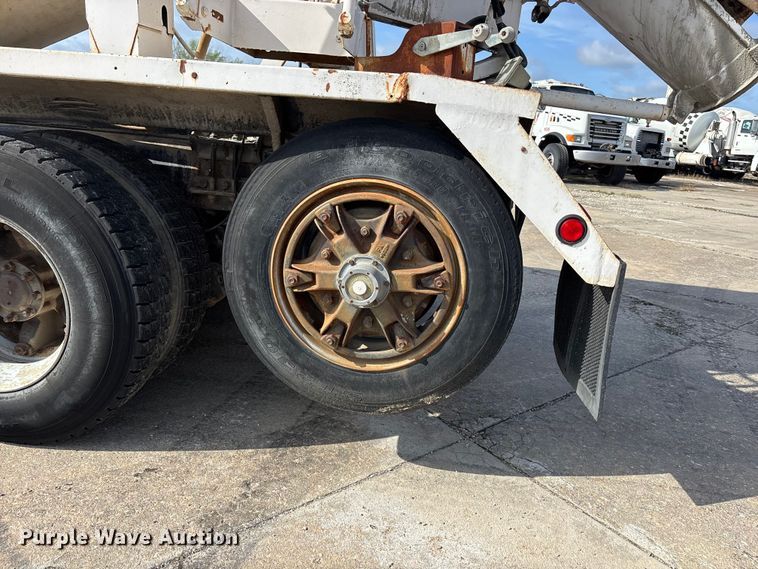 image for item EA4769 1988 International F2574 ready mix truck