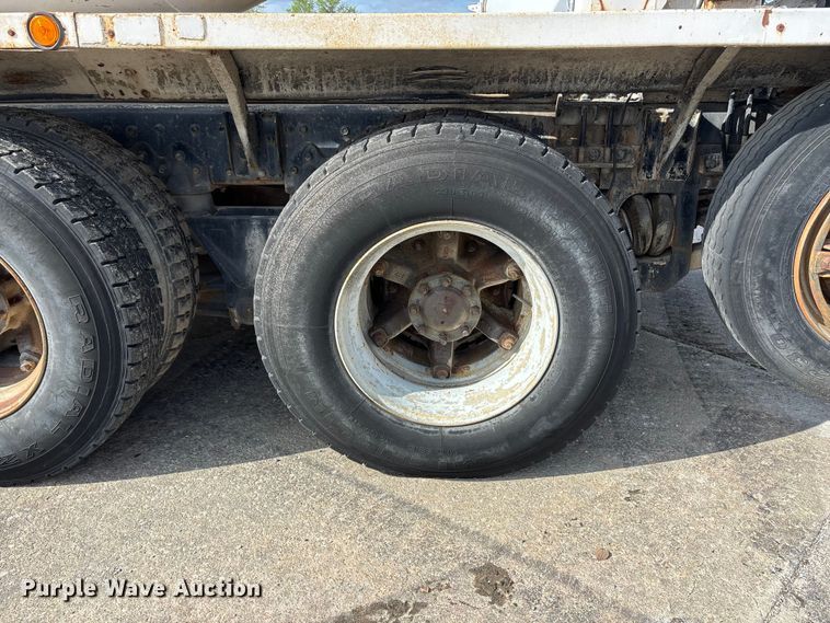 image for item EA4769 1988 International F2574 ready mix truck