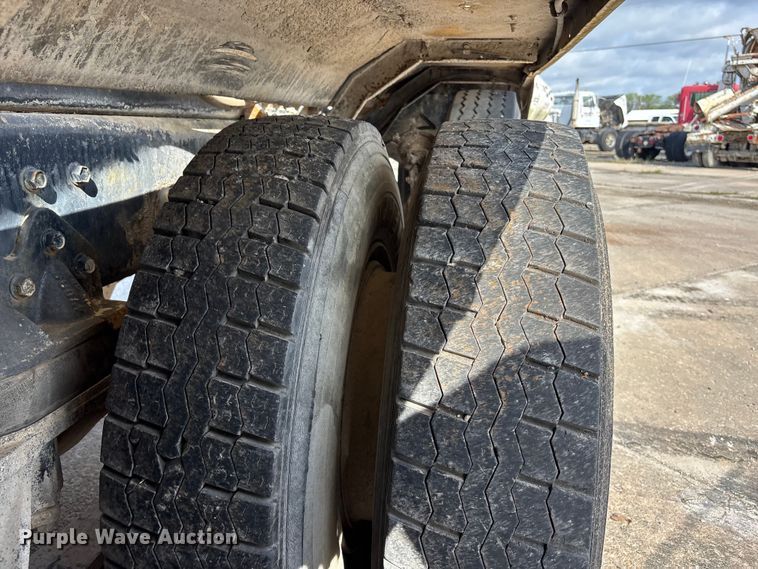 image for item EA4769 1988 International F2574 ready mix truck