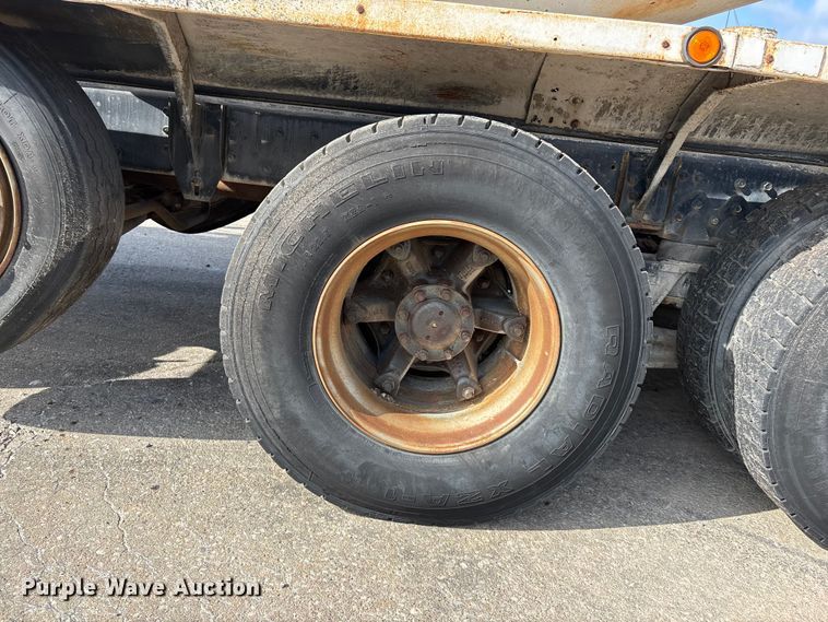 image for item EA4769 1988 International F2574 ready mix truck