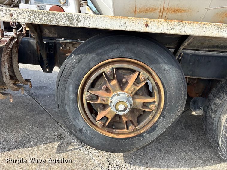 image for item EA4769 1988 International F2574 ready mix truck