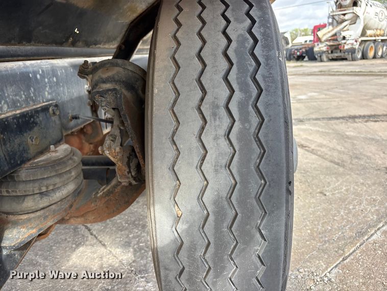 image for item EA4769 1988 International F2574 ready mix truck