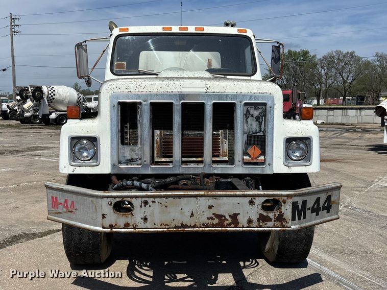 image for item EA4774 1988 International F2574 ready mix truck