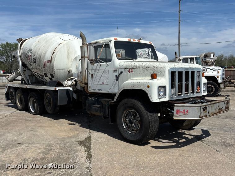 image for item EA4774 1988 International F2574 ready mix truck